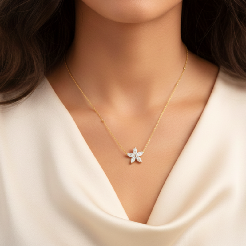 Collier Fleur Éternelle – Zircons Blancs
